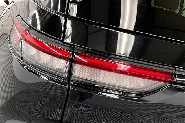Vehicle image 33 of 39