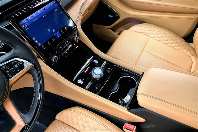Vehicle image 14 of 39