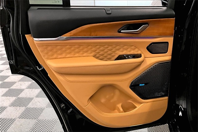 Vehicle image 20 of 39