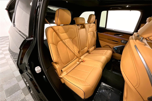 Vehicle image 23 of 39
