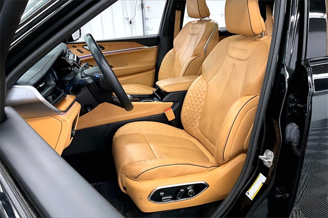 Vehicle image 21 of 39