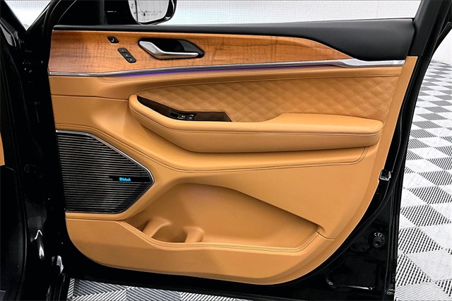 Vehicle image 19 of 39