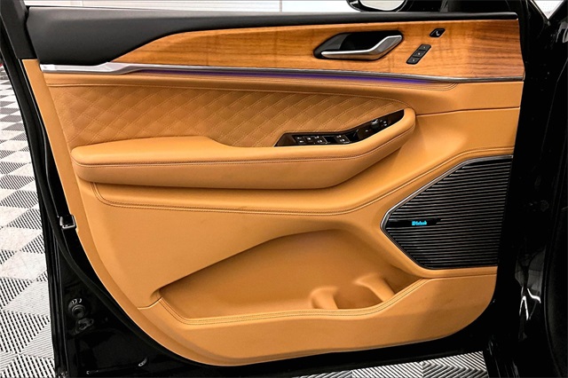 Vehicle image 18 of 39