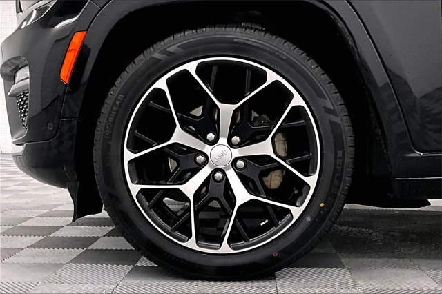 Vehicle image 10 of 39