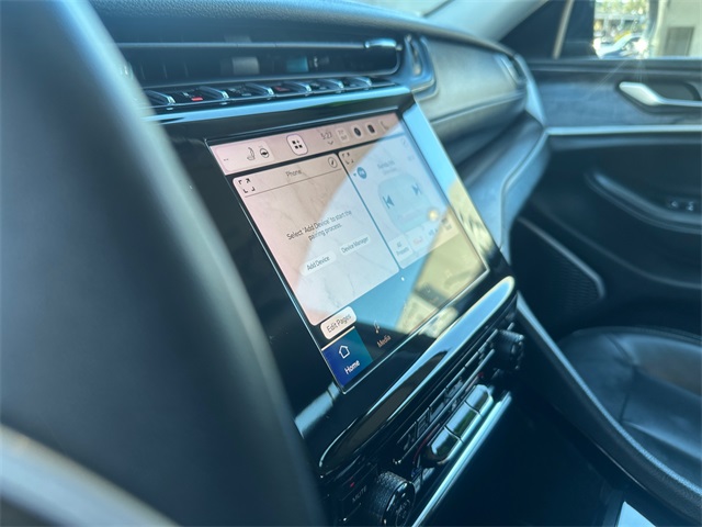 Vehicle image 27 of 32