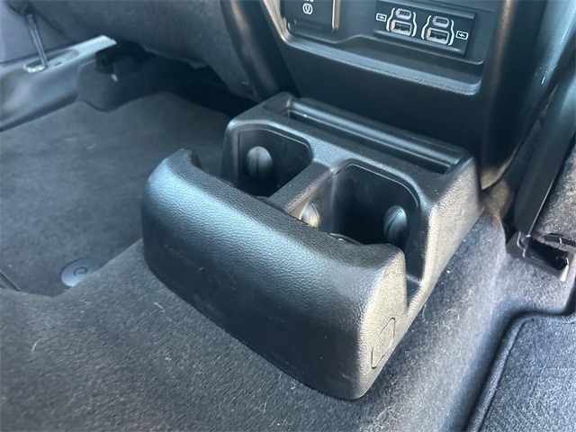 Vehicle image 23 of 32