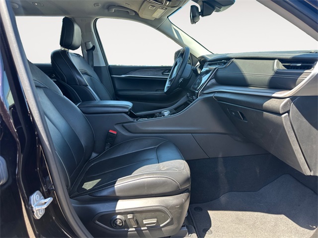 Vehicle image 17 of 32