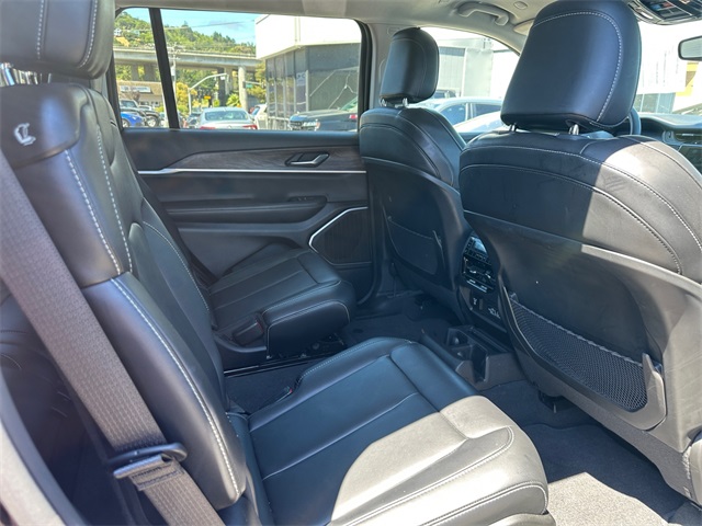 Vehicle image 14 of 32