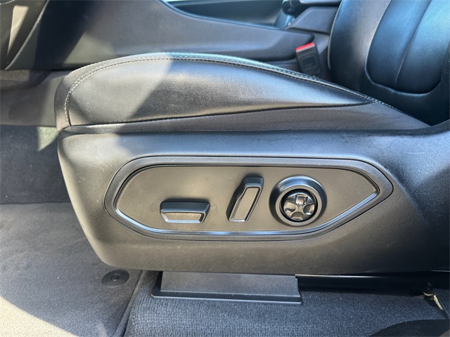 Vehicle image 29 of 32