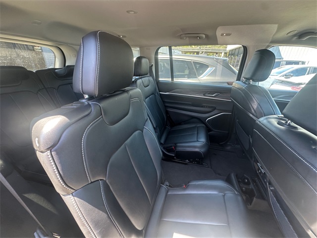 Vehicle image 15 of 32