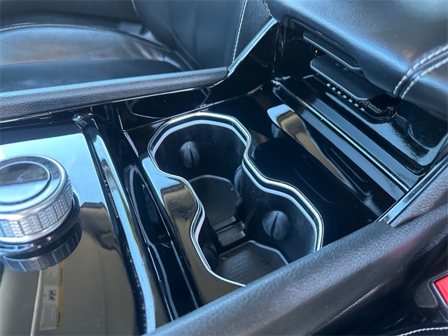 Vehicle image 21 of 32