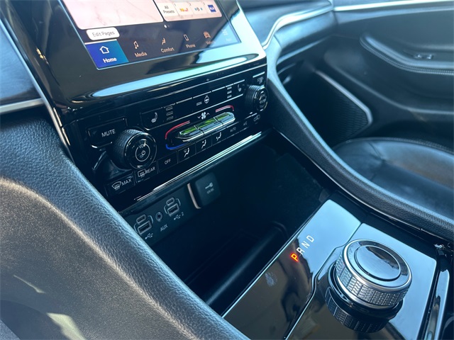 Vehicle image 22 of 32