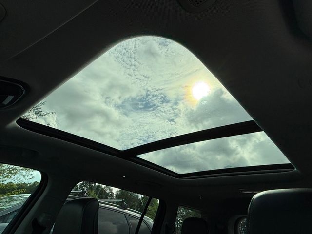 Vehicle image 16 of 18