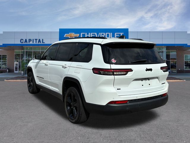 Vehicle image 8 of 18