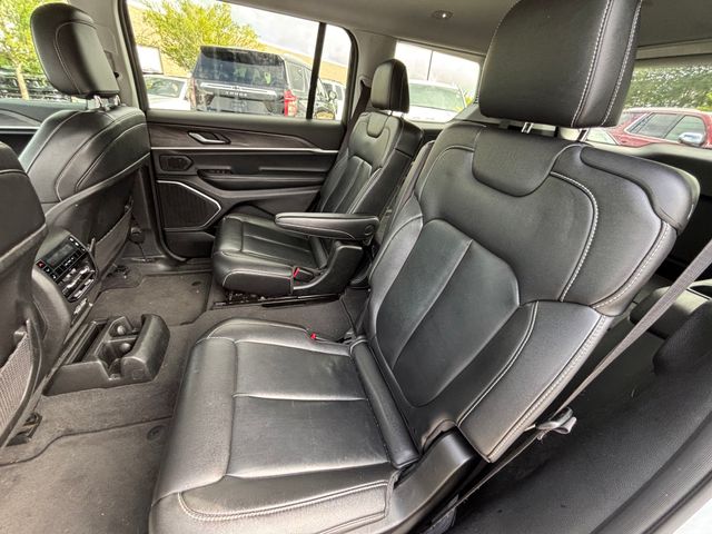 Vehicle image 11 of 18