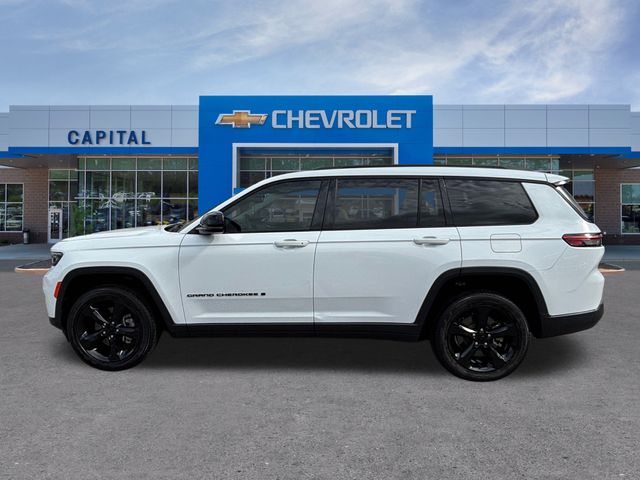Vehicle image 9 of 18