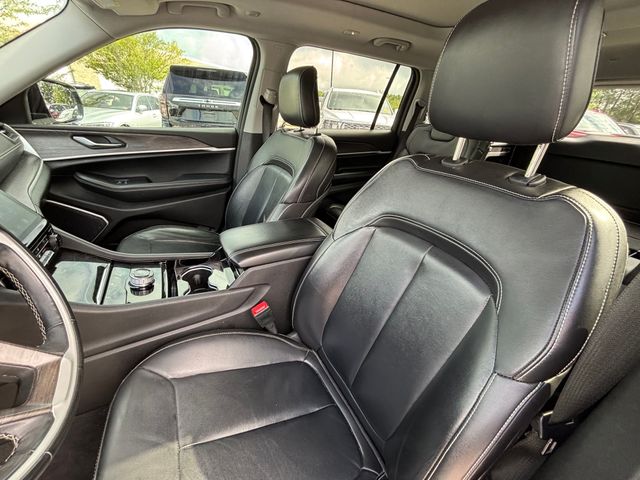 Vehicle image 12 of 18