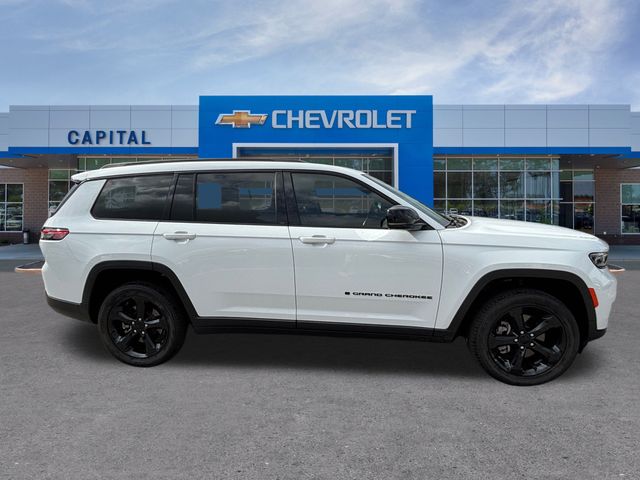 Vehicle image 5 of 18