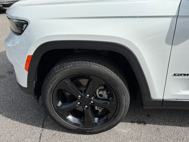 Vehicle image 10 of 18