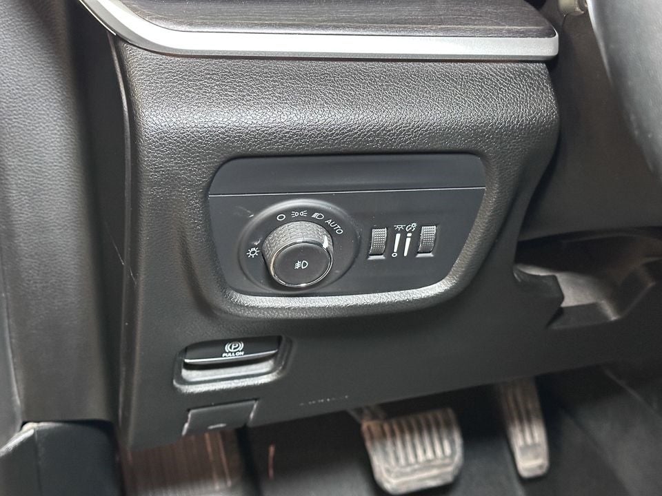 Vehicle image 47 of 78