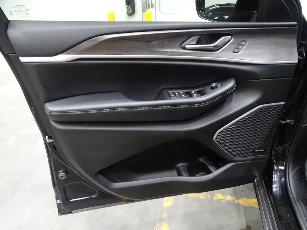 Vehicle image 14 of 55