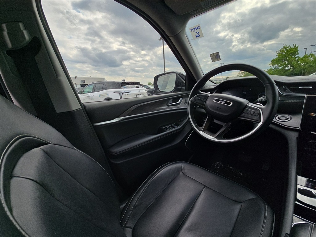 Vehicle image 22 of 40