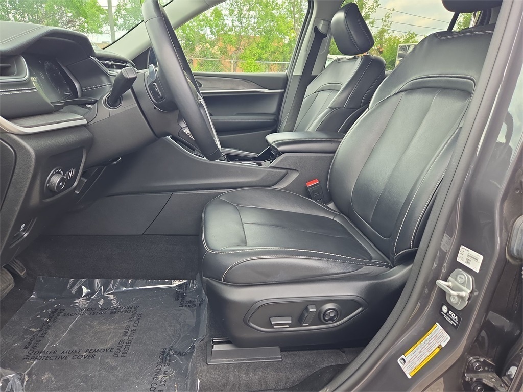 Vehicle image 18 of 40