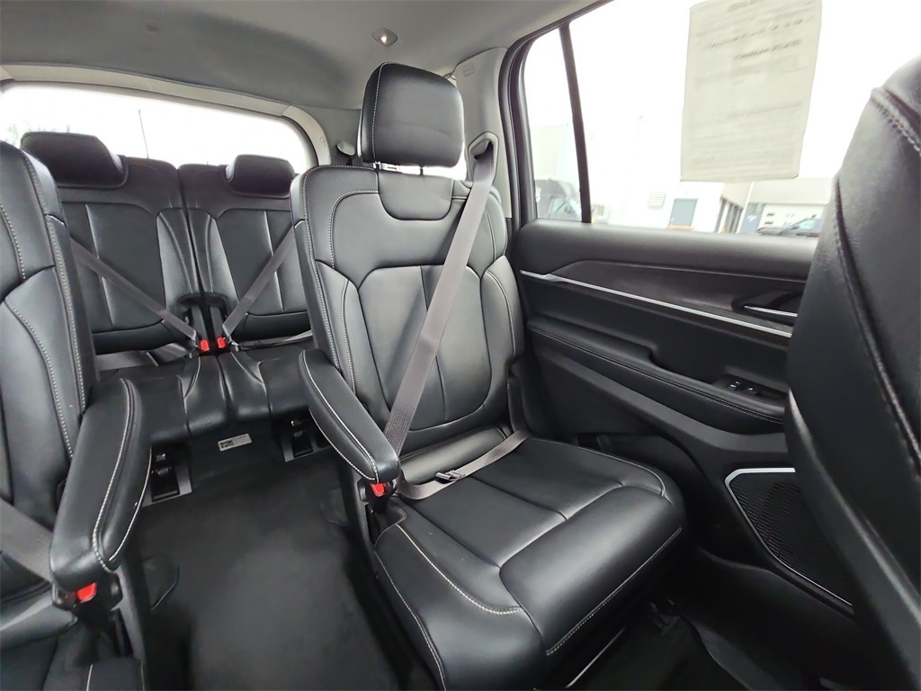 Vehicle image 14 of 40
