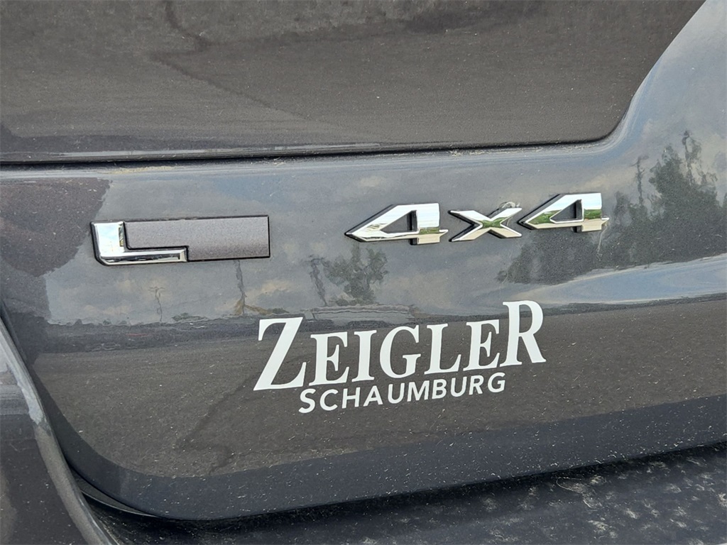 Vehicle image 25 of 40