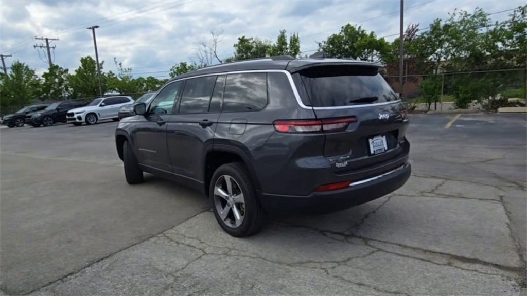 Vehicle image 8 of 40
