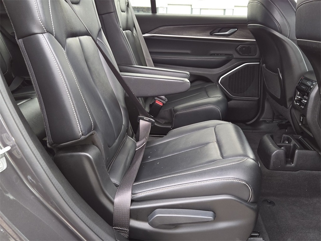 Vehicle image 13 of 40