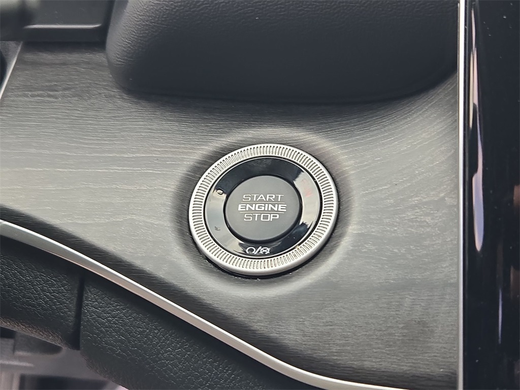 Vehicle image 31 of 40