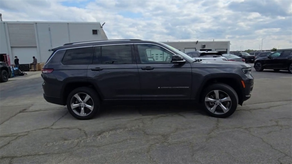 Vehicle image 5 of 40