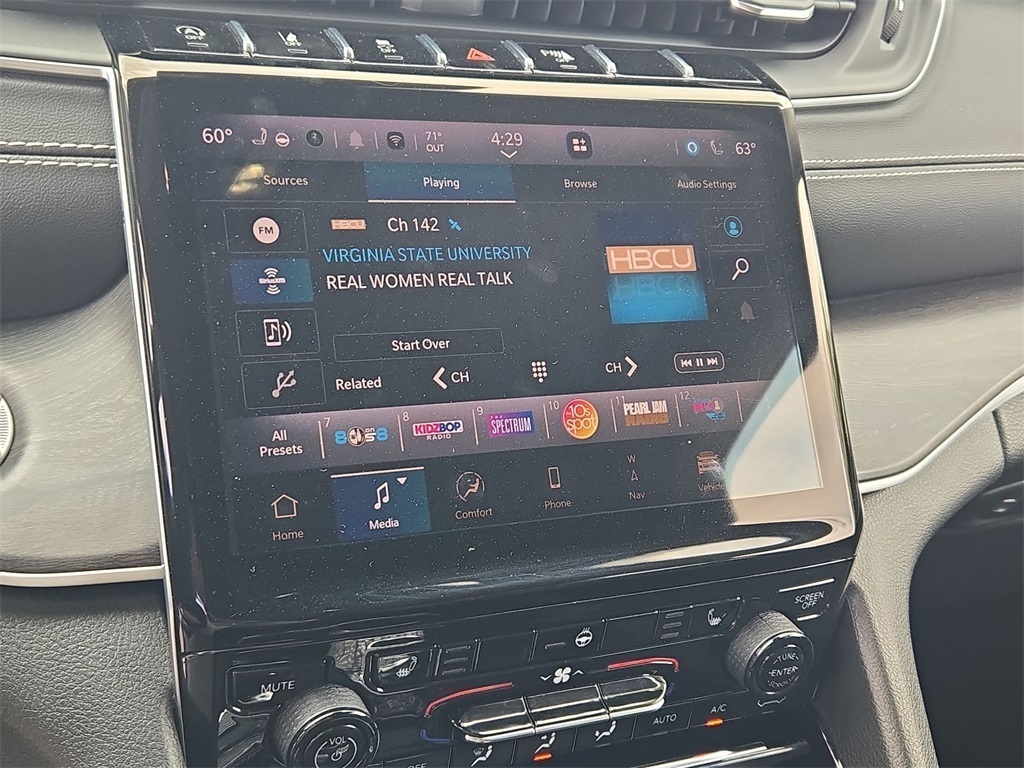 Vehicle image 27 of 40