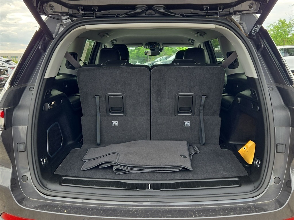 Vehicle image 12 of 40