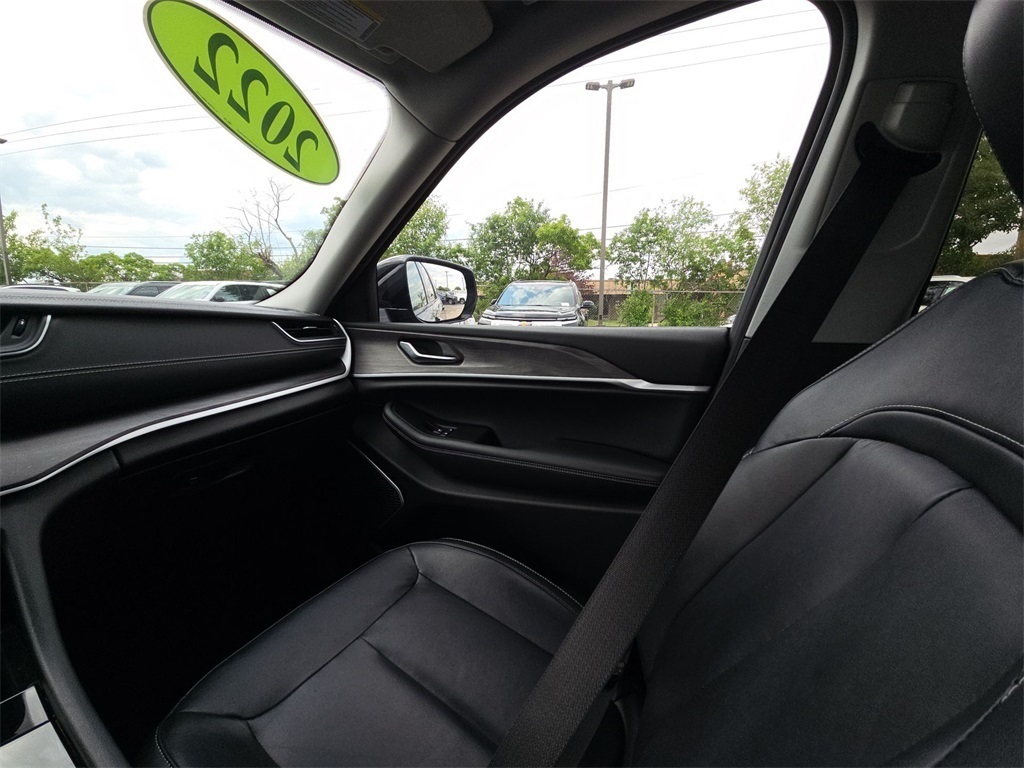 Vehicle image 38 of 40