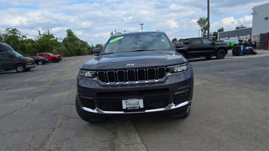Vehicle image 3 of 40