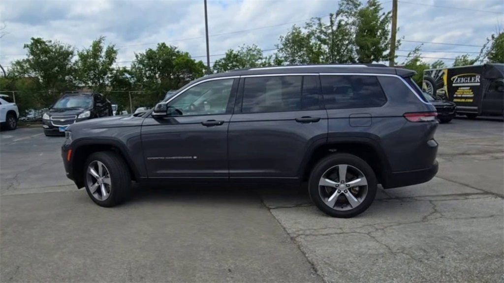 Vehicle image 9 of 40