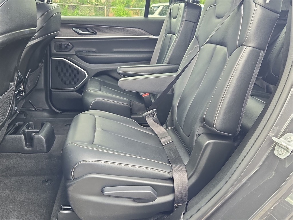 Vehicle image 15 of 40