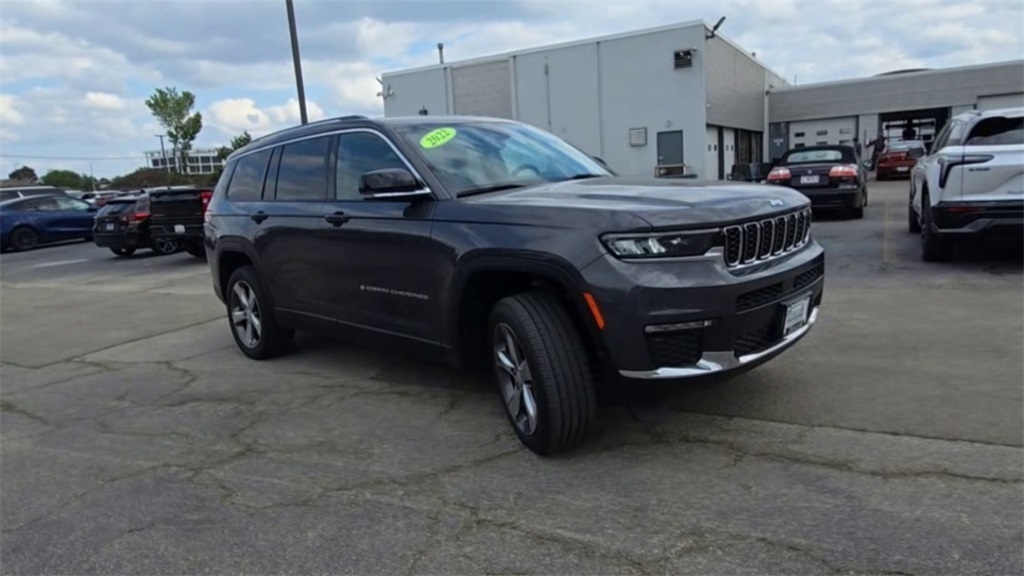 Vehicle image 4 of 40