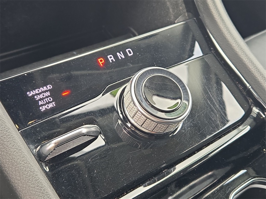 Vehicle image 39 of 40