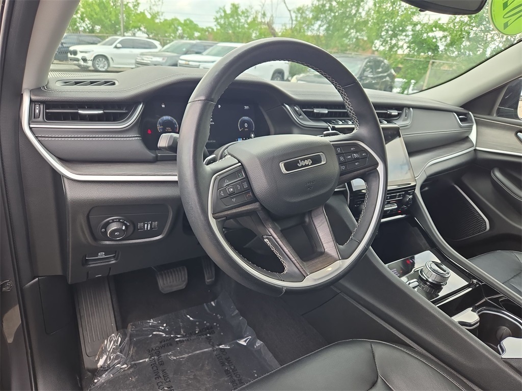 Vehicle image 20 of 40