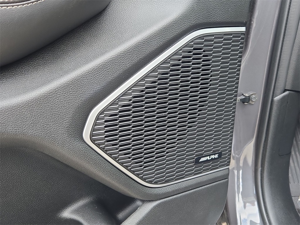 Vehicle image 35 of 40