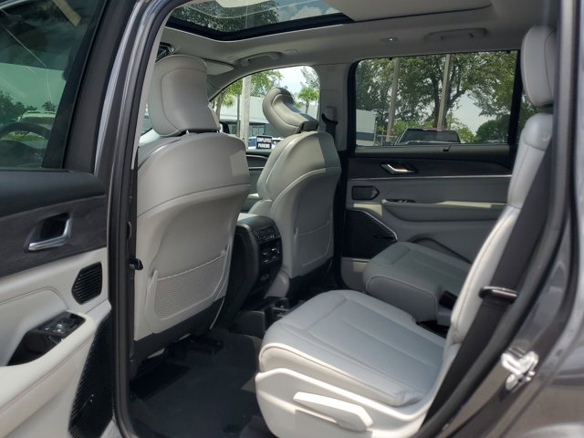 Vehicle image 15 of 31