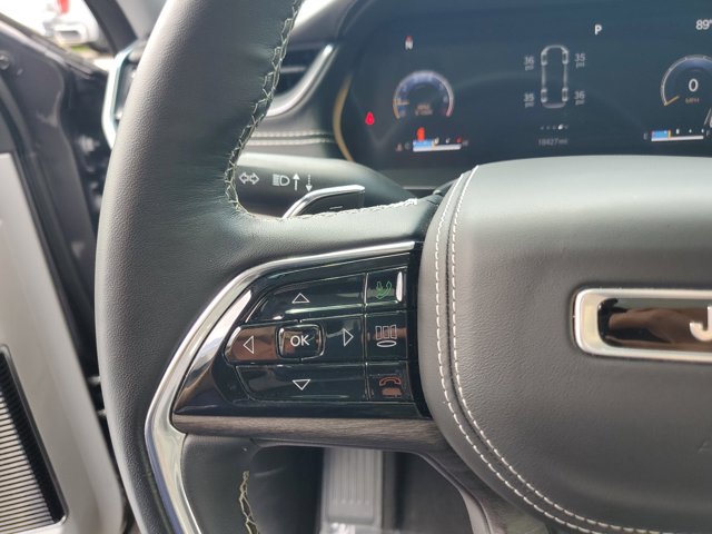 Vehicle image 21 of 31