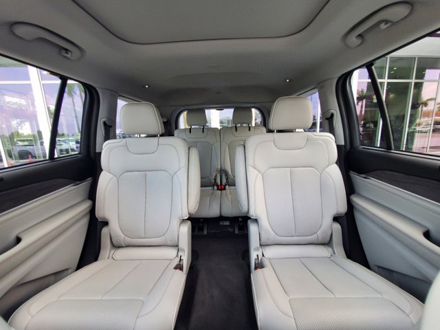 Vehicle image 16 of 31