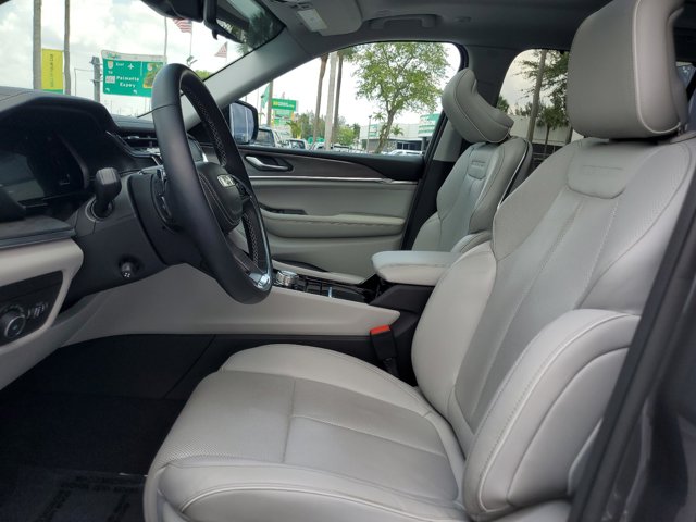 Vehicle image 12 of 31
