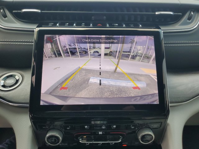 Vehicle image 10 of 31