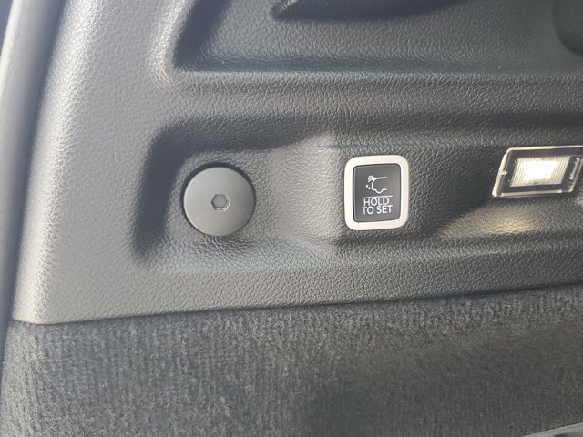 Vehicle image 18 of 31