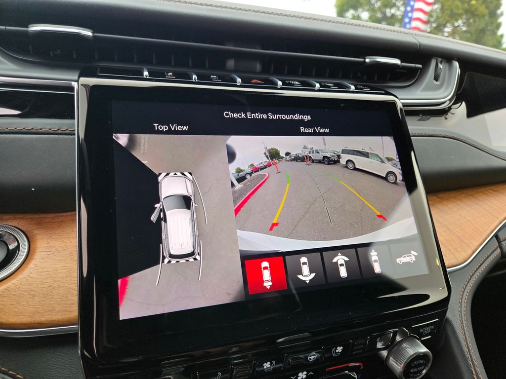 Vehicle image 15 of 25